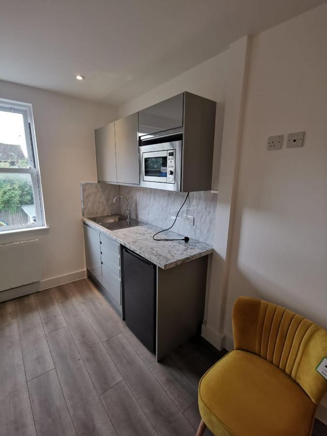 Marine Villa Hotel & Suites - Close To Beach, Train Station & Southend Airport Bagian luar foto