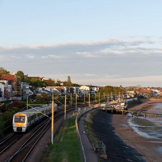 Marine Villa Hotel & Suites - Close To Beach, Train Station & Southend Airport Bagian luar foto