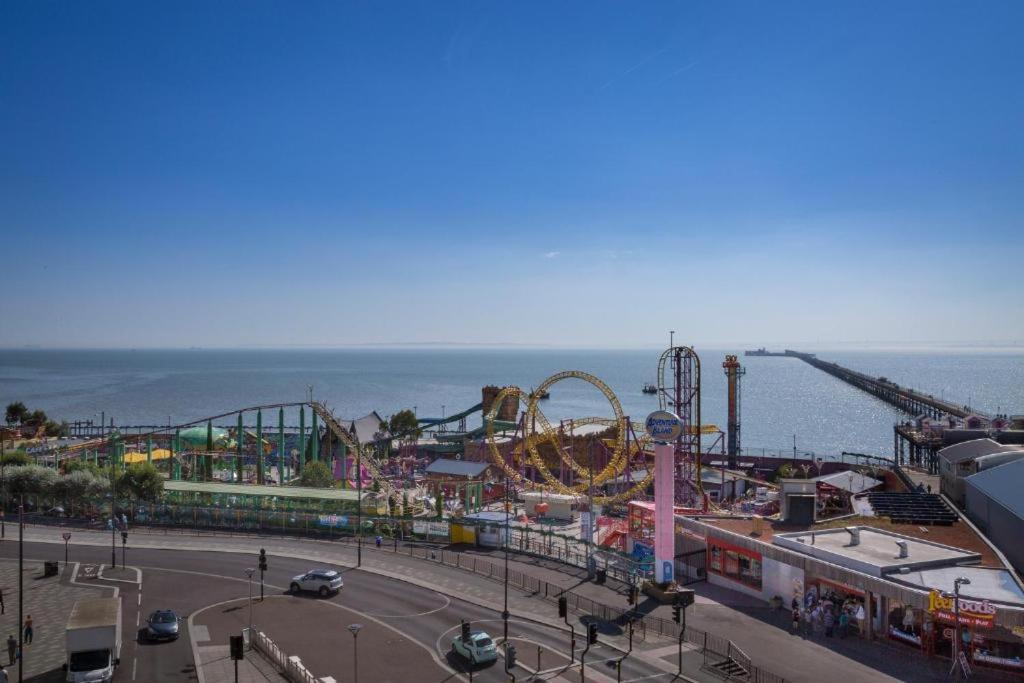 Marine Villa Hotel & Suites - Close To Beach, Train Station & Southend Airport Bagian luar foto