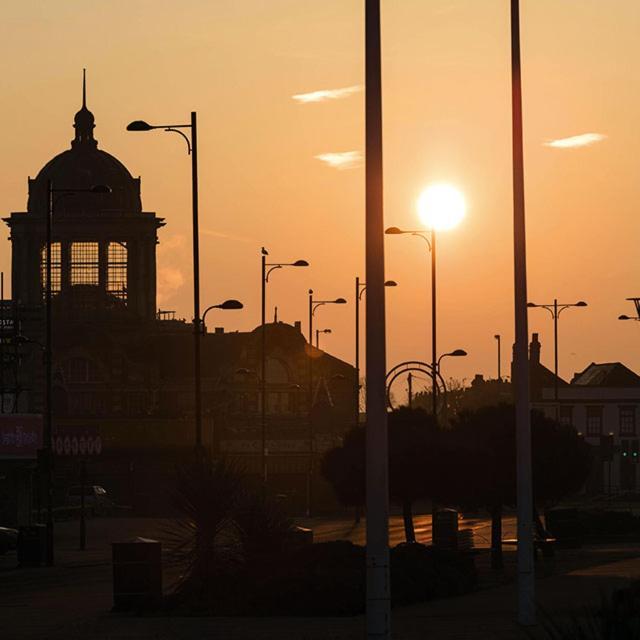 Marine Villa Hotel & Suites - Close To Beach, Train Station & Southend Airport Bagian luar foto